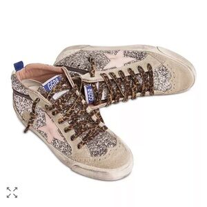 Like NEW! Golden Goose 42. Like new condition.